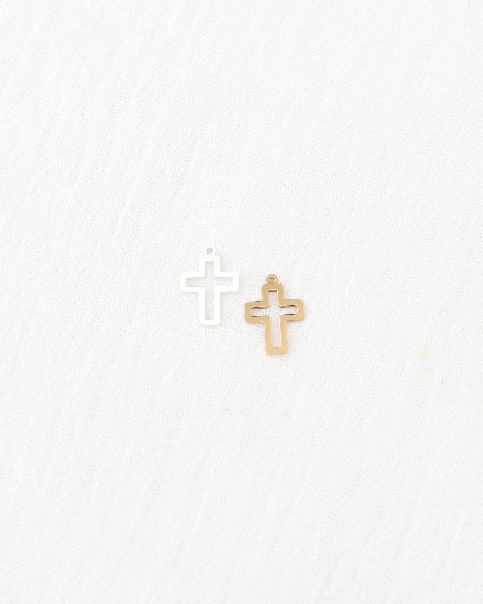 Cross Outline Charm, CH316