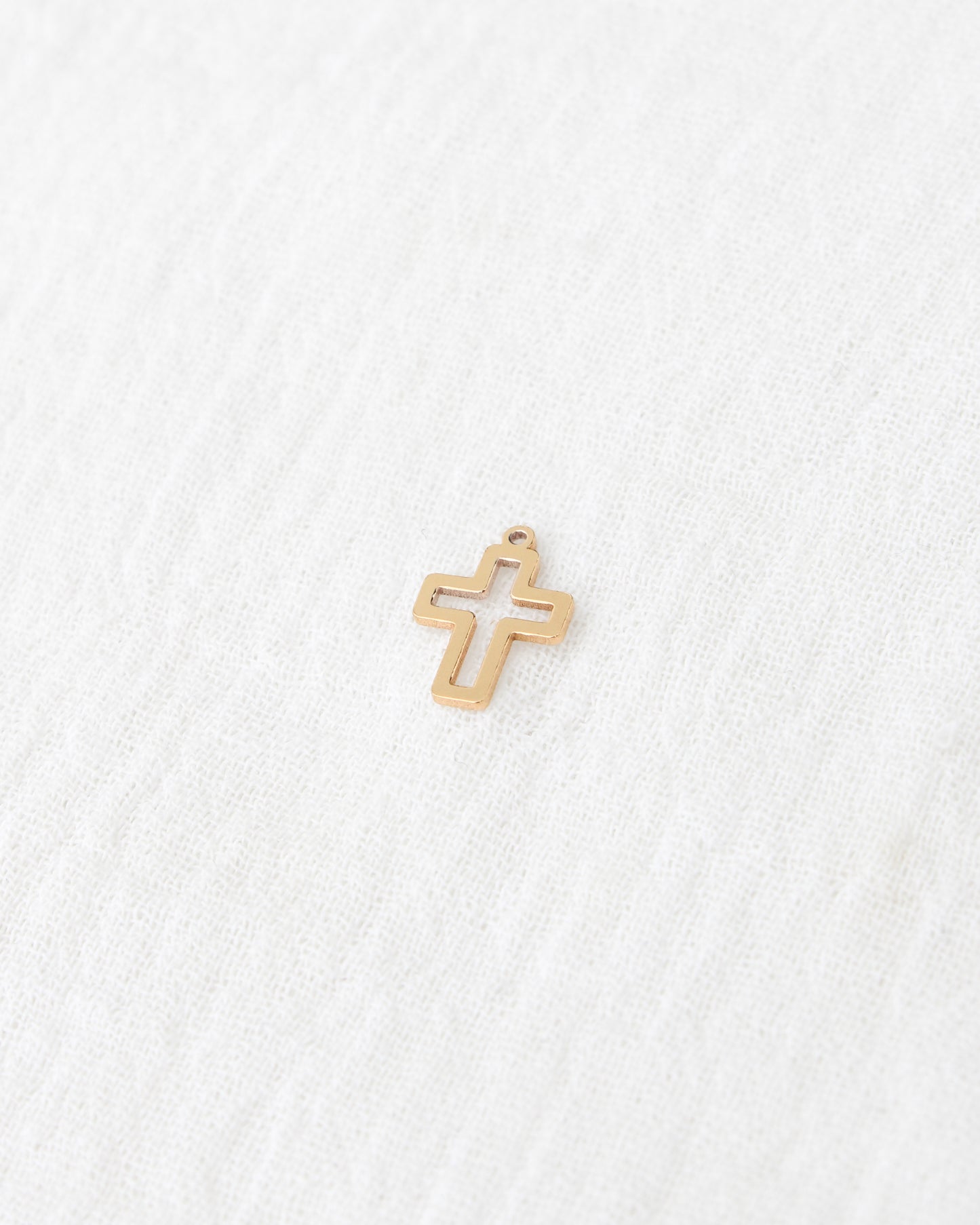 Cross Outline Charm, CH316