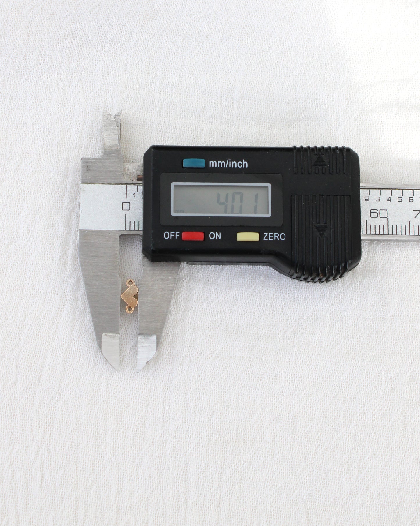 Mini Filled In Heart Connector,  CN469