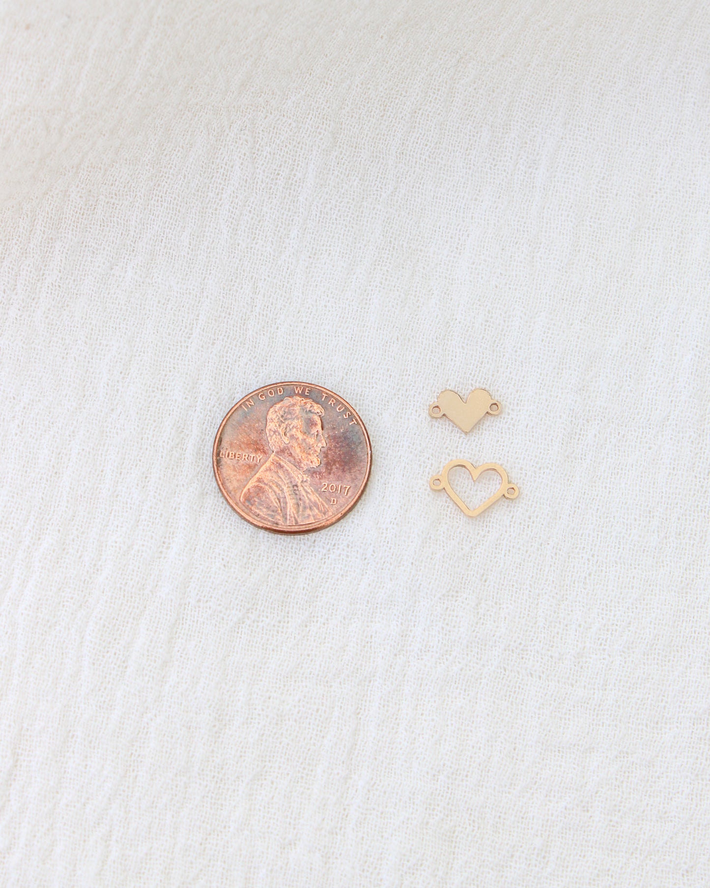 Big Filled In Heart Connector, CN471