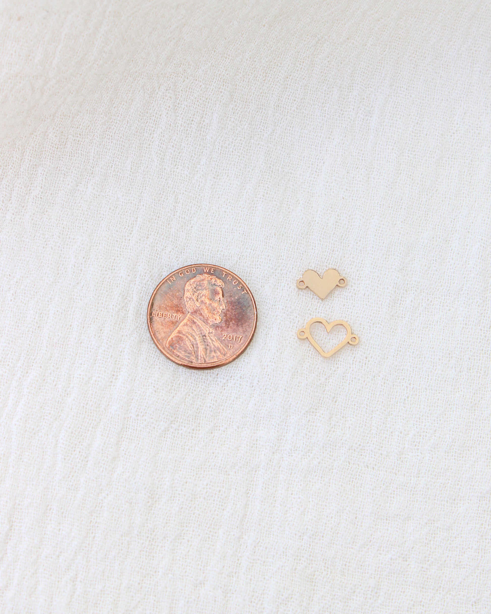 Big Filled In Heart Connector, CN471