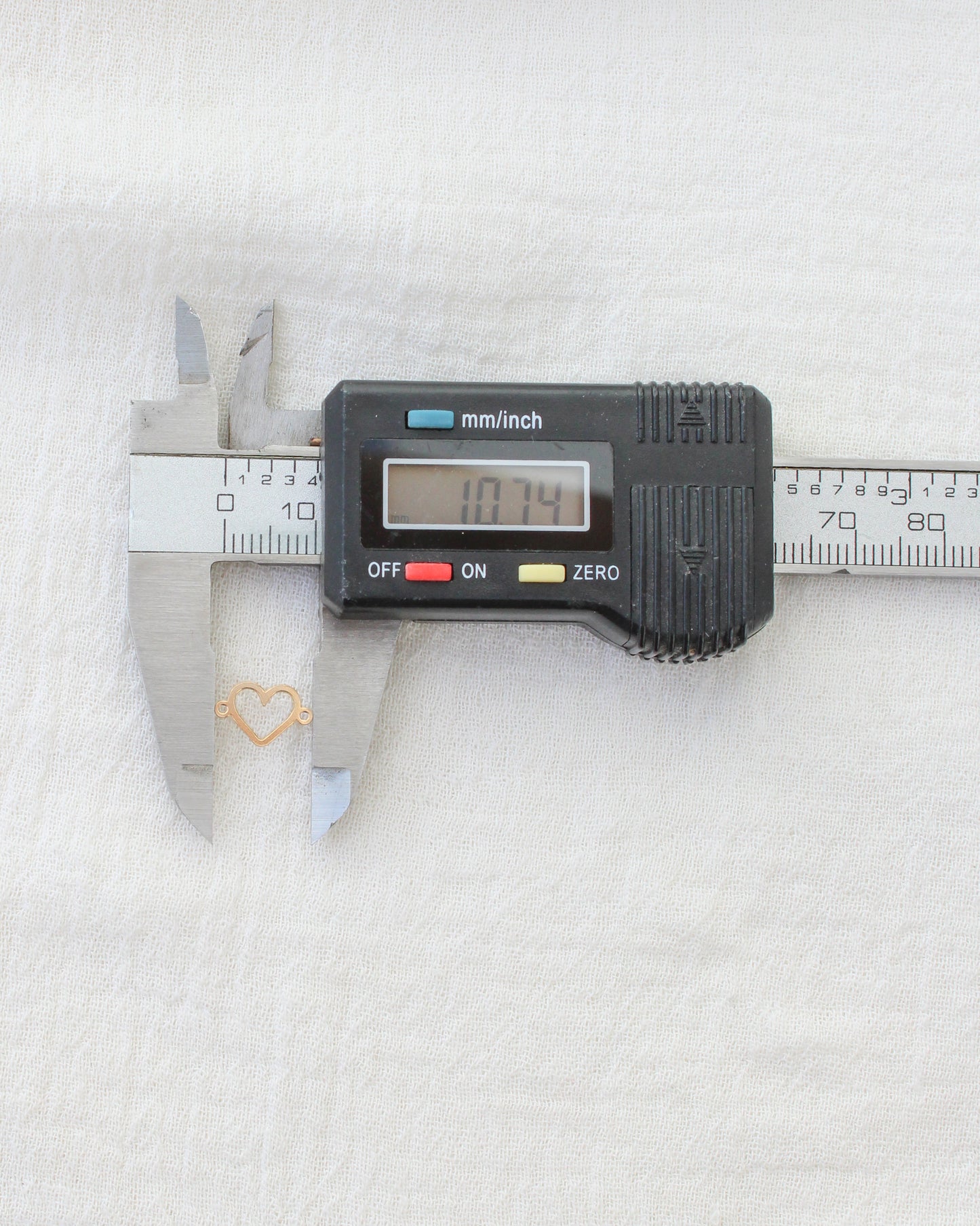 Big Outline Heart Connector, CN472