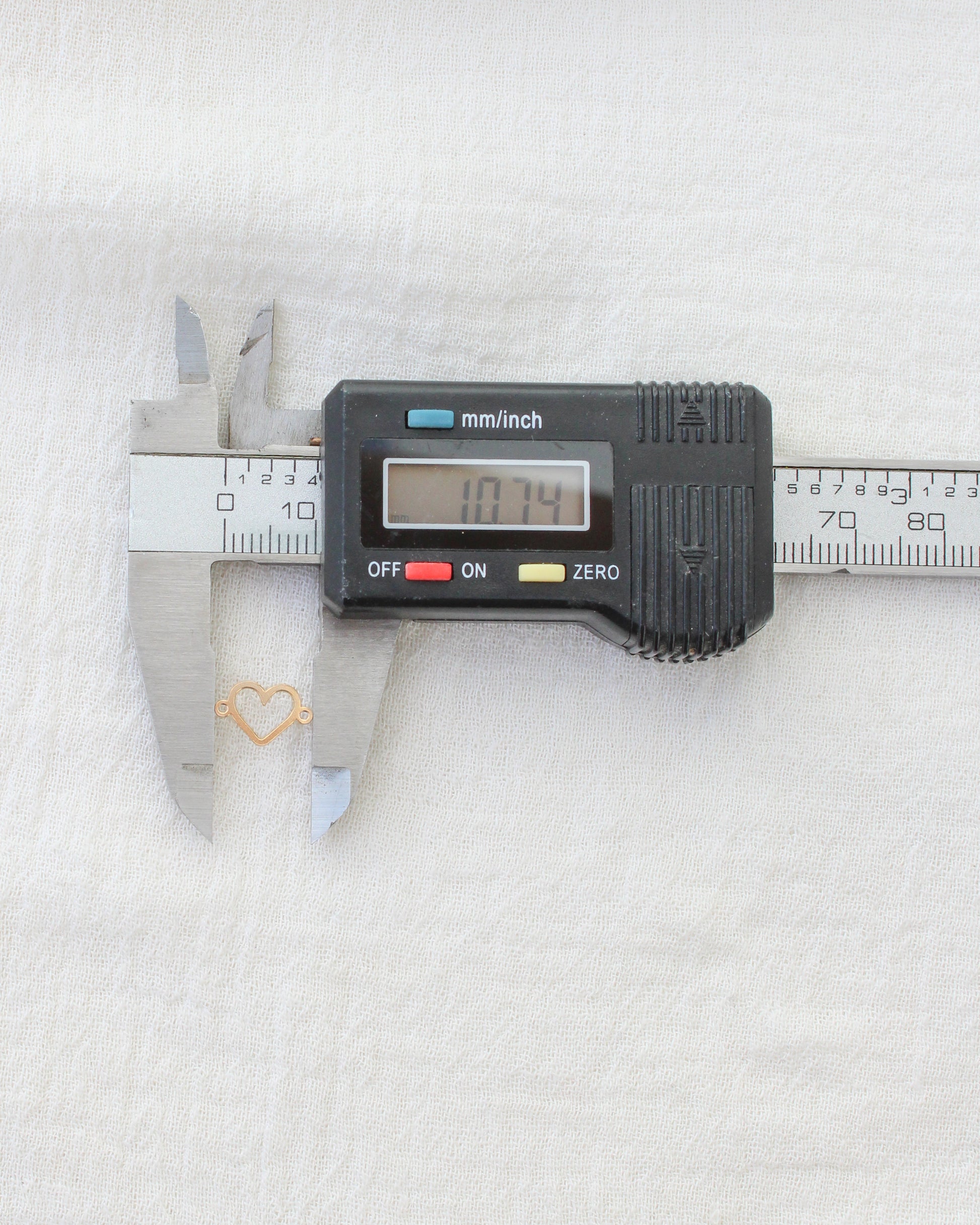 Big Outline Heart Connector, CN472