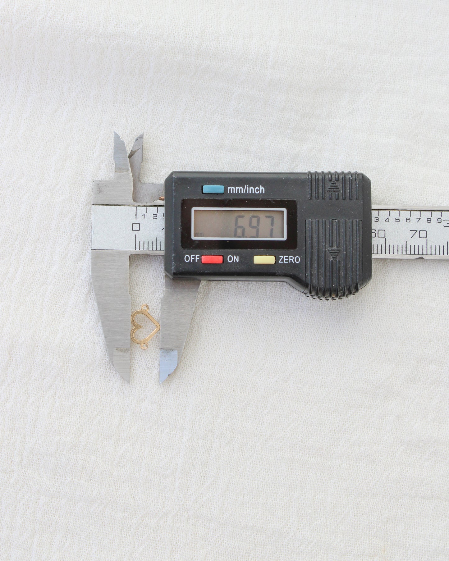 Big Outline Heart Connector, CN472