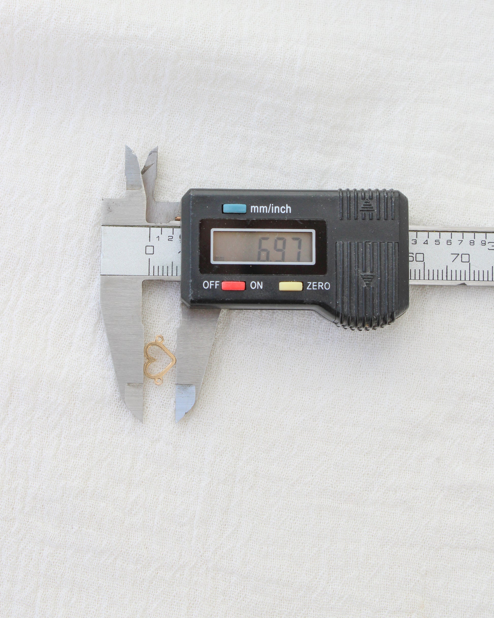 Big Outline Heart Connector, CN472