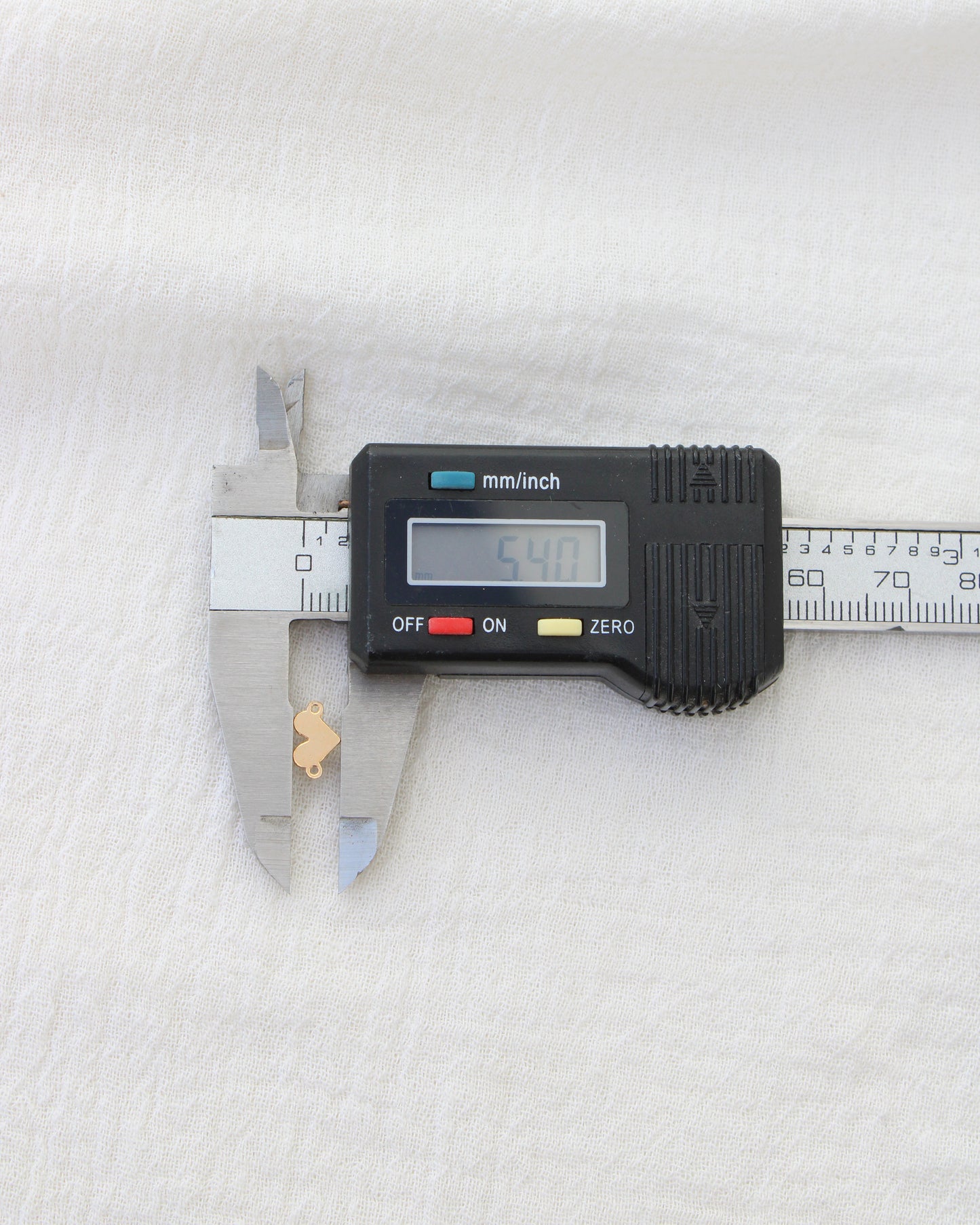 Big Filled In Heart Connector, CN471