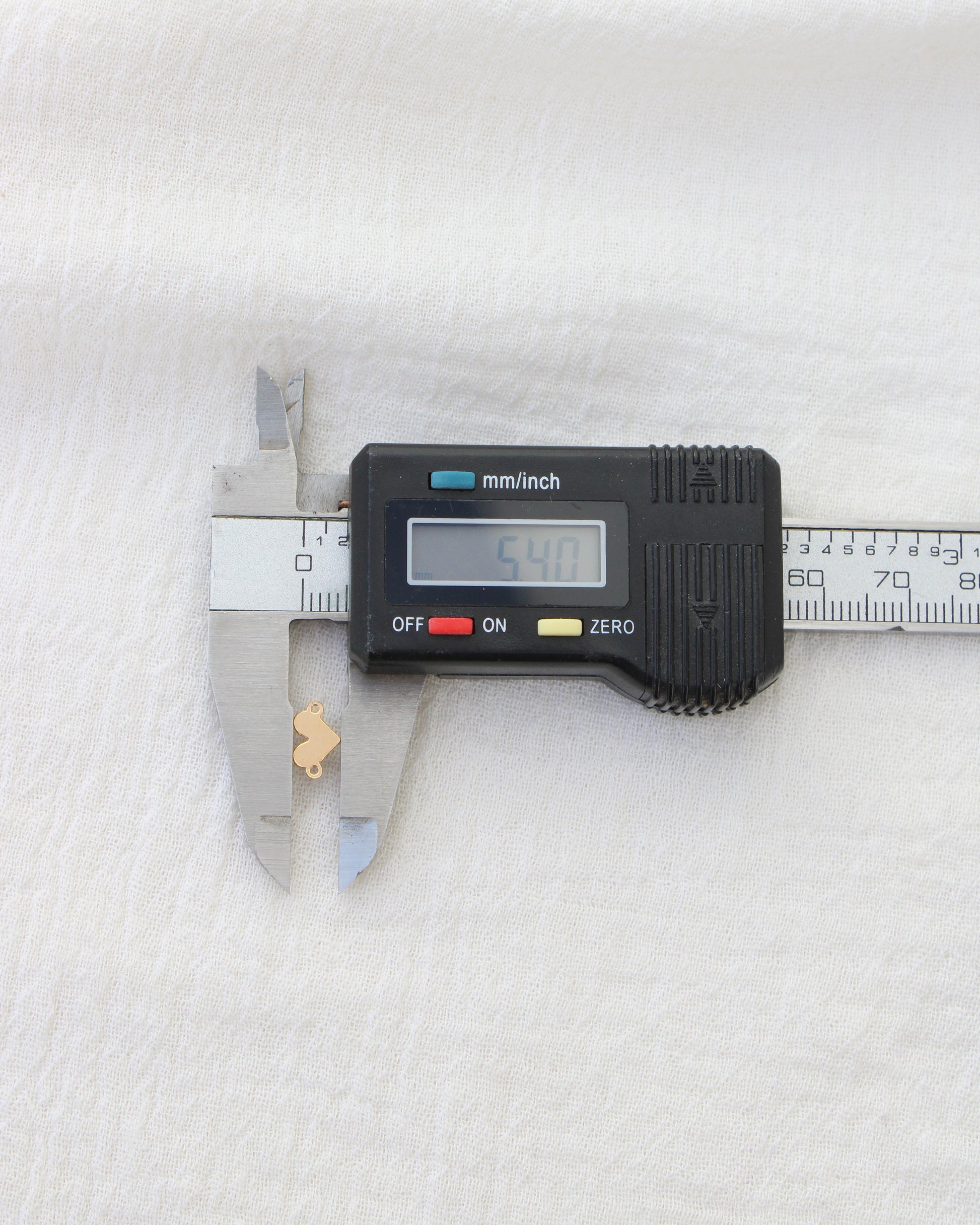 Big Filled In Heart Connector, CN471