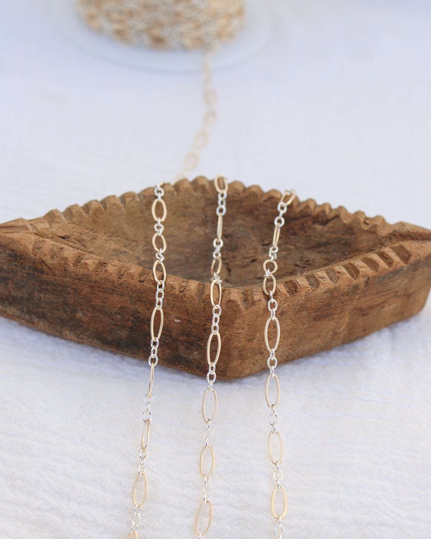 3.3mm Patterned Long and Short Mixed Metal Chain, M218