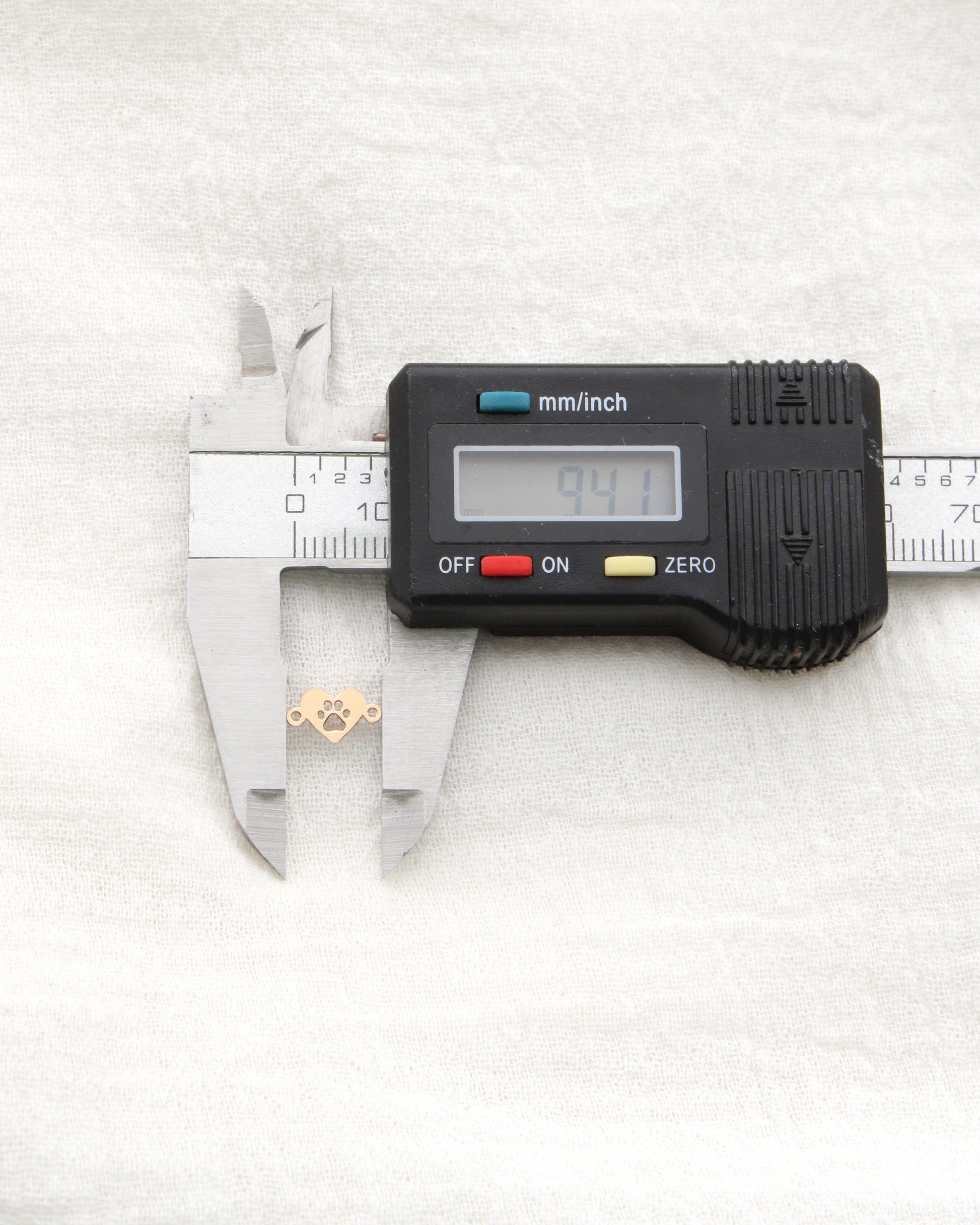 Heart Paw Connector, CN457