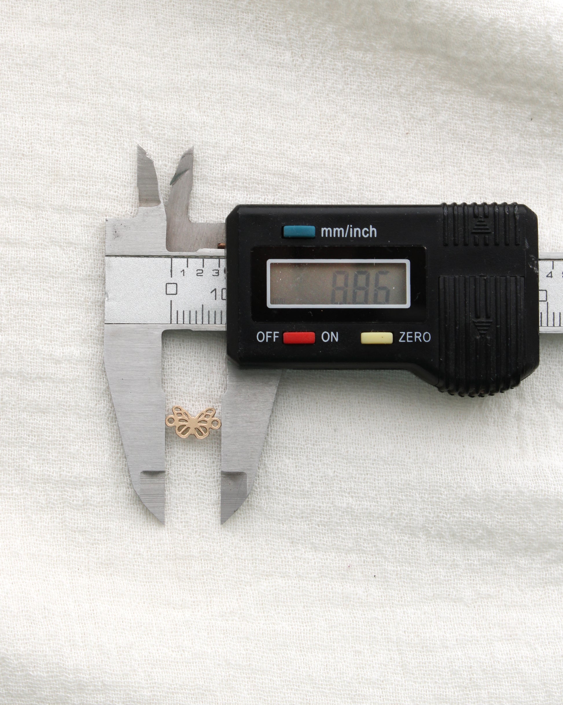 Butterfly connector, CN453