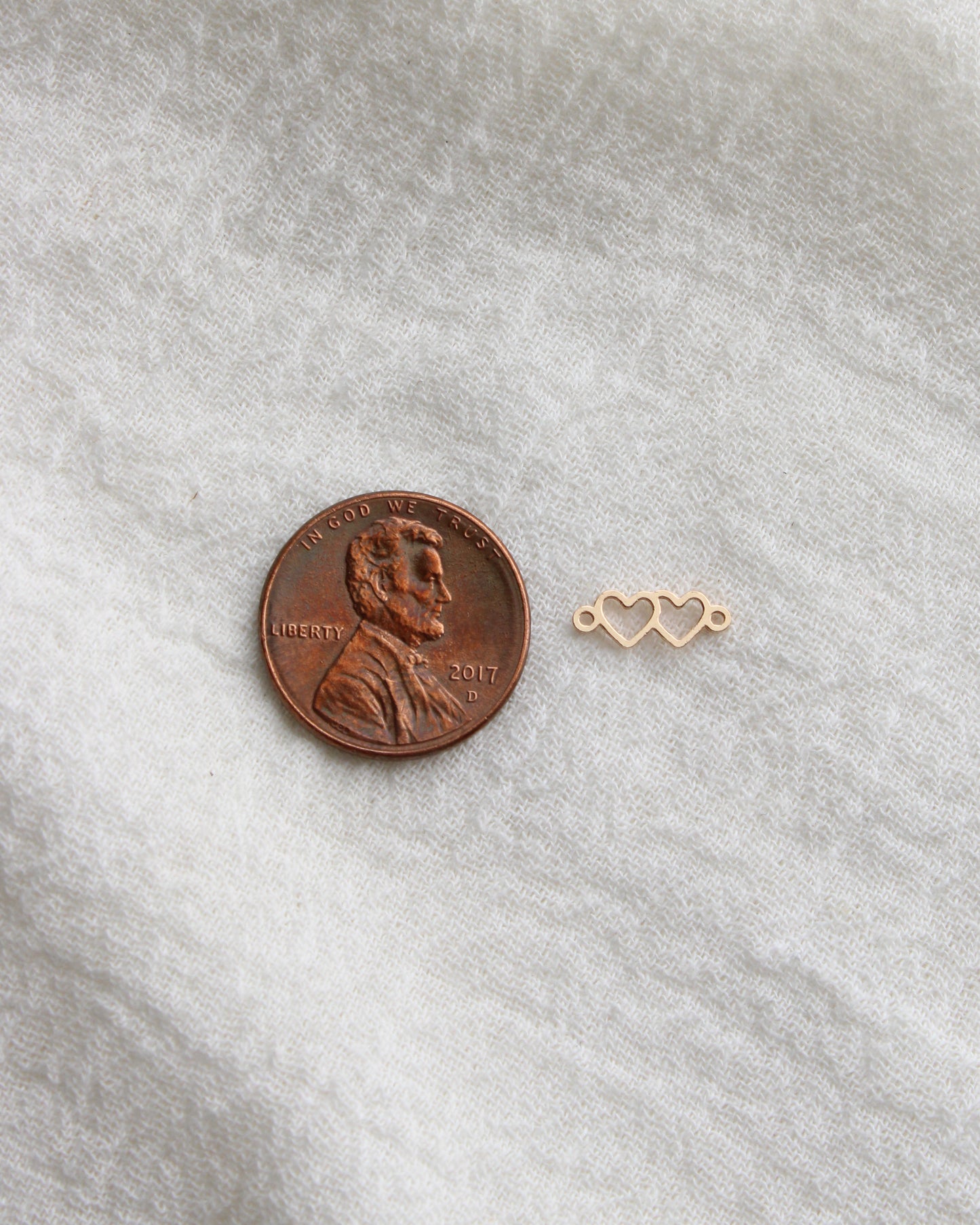 2 Linked Heart Outline Connector, CN463