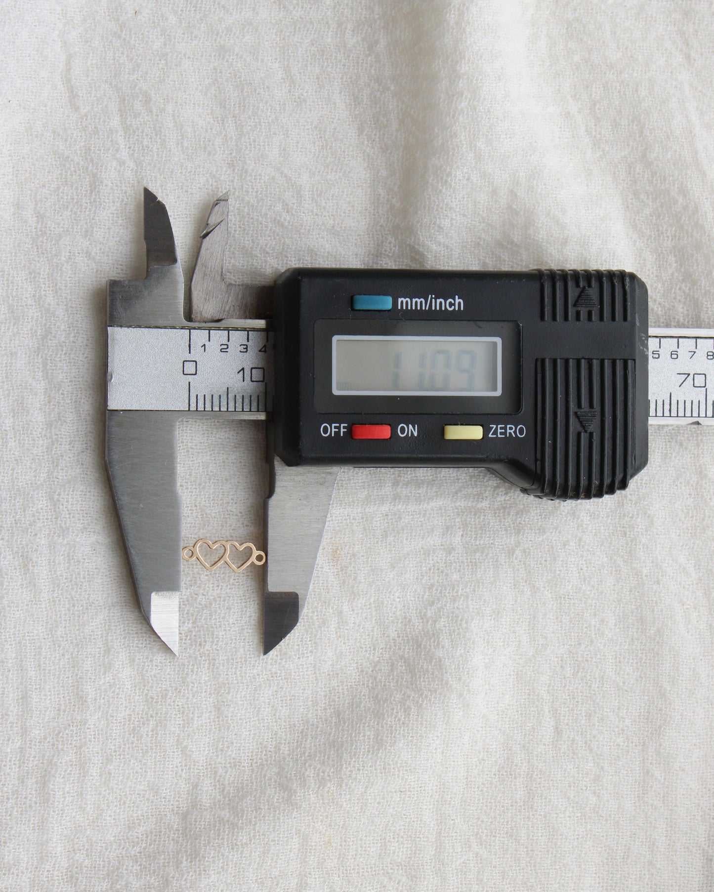 2 Linked Heart Outline Connector, CN463