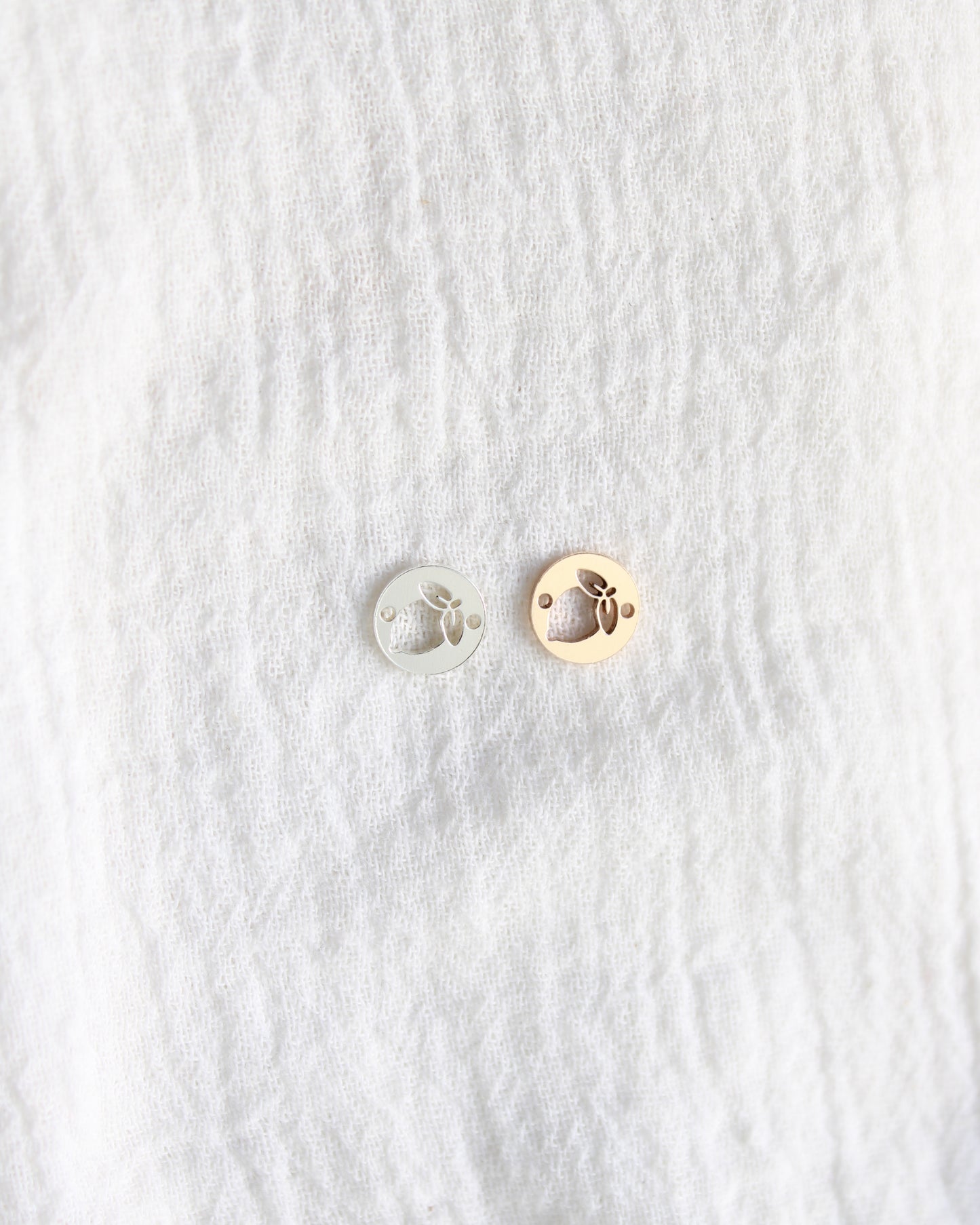 Lemon Round Connector Charm, CN391