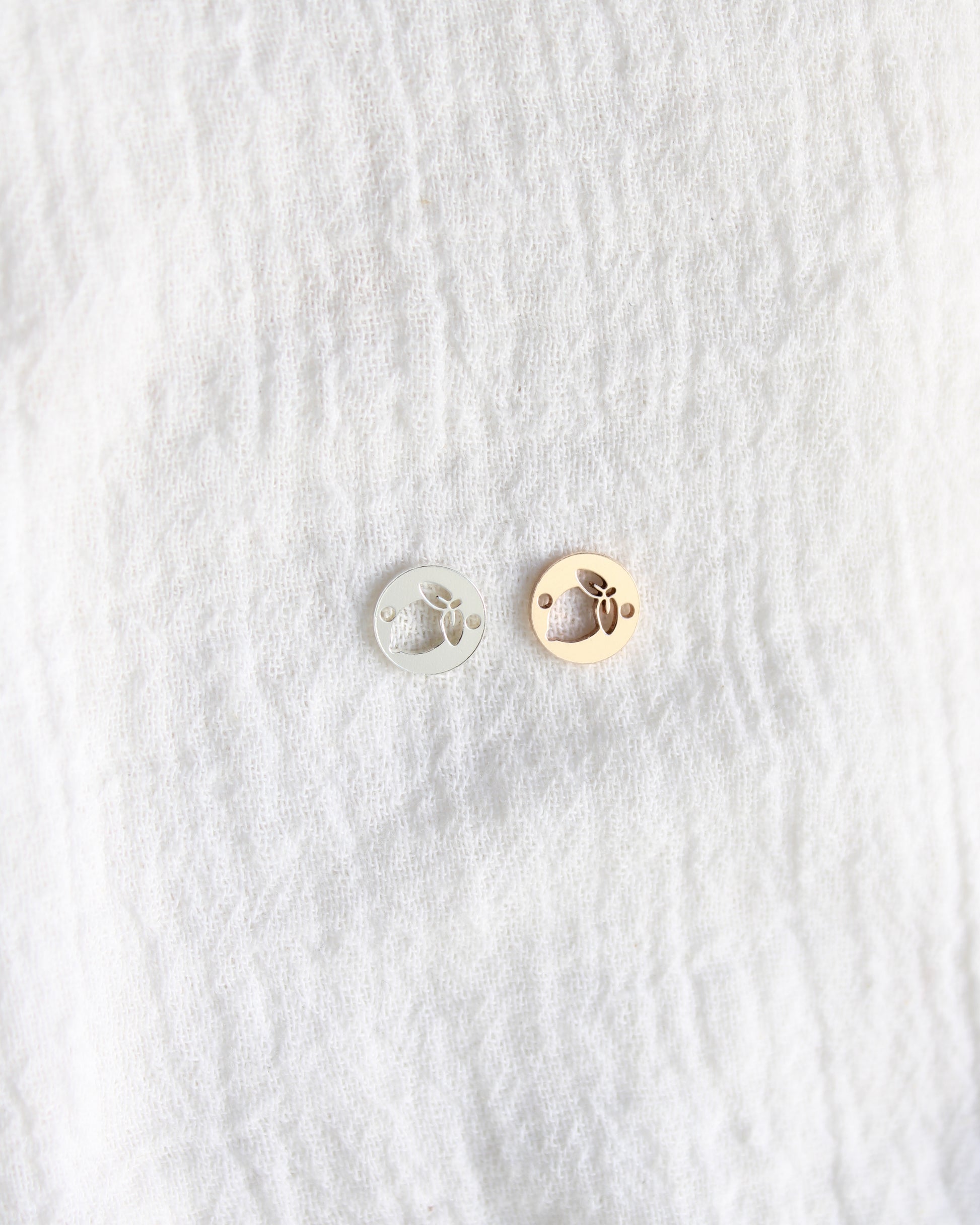 Lemon Round Connector Charm, CN391