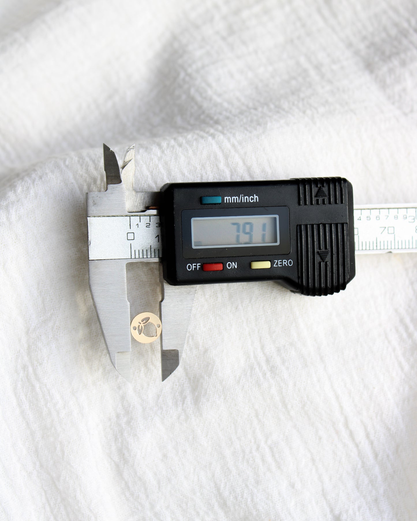 Lemon Round Connector Charm, CN391