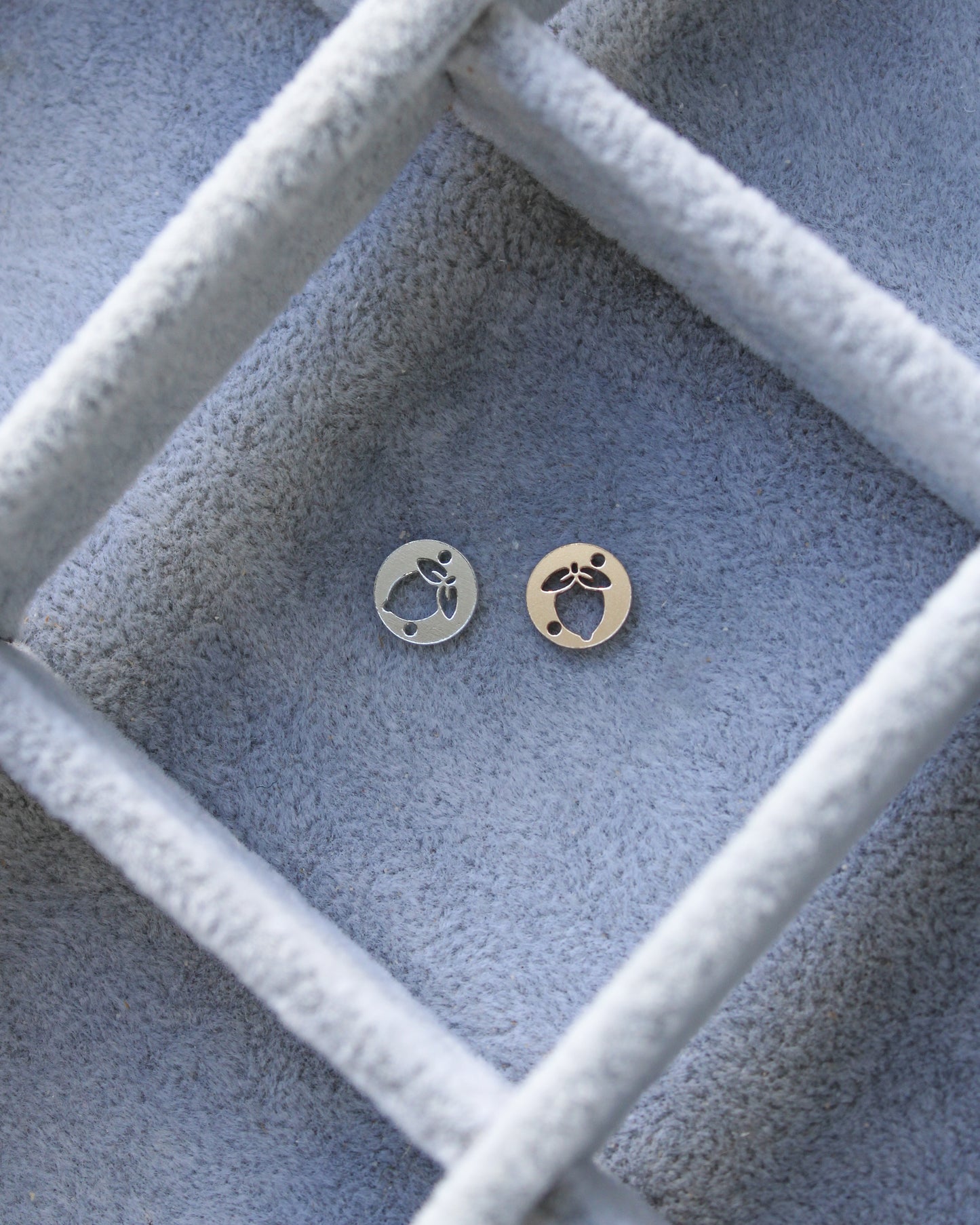 Lemon Round Connector Charm, CN391