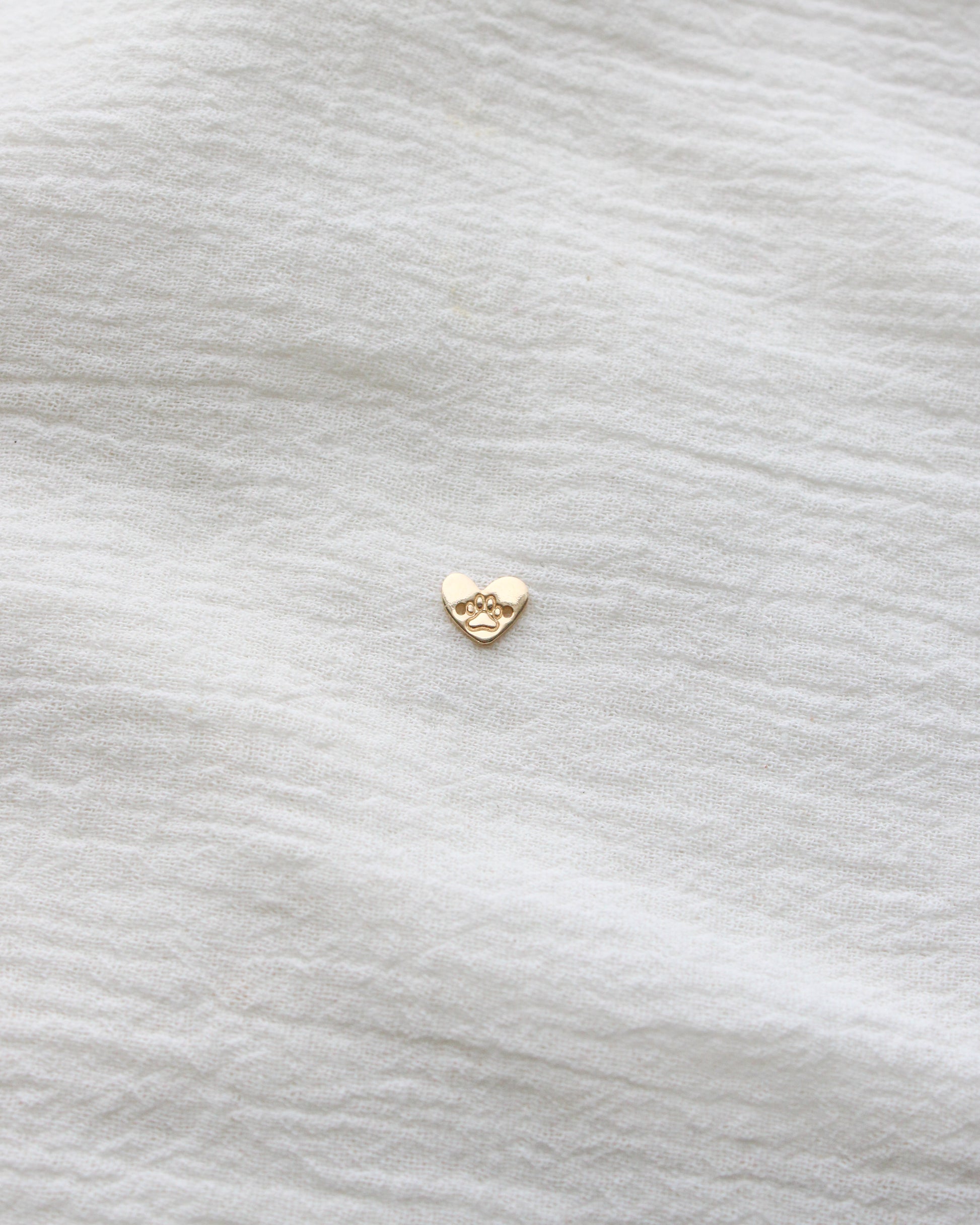 7mm Paw Print Heart Two Middle Holes, CN390