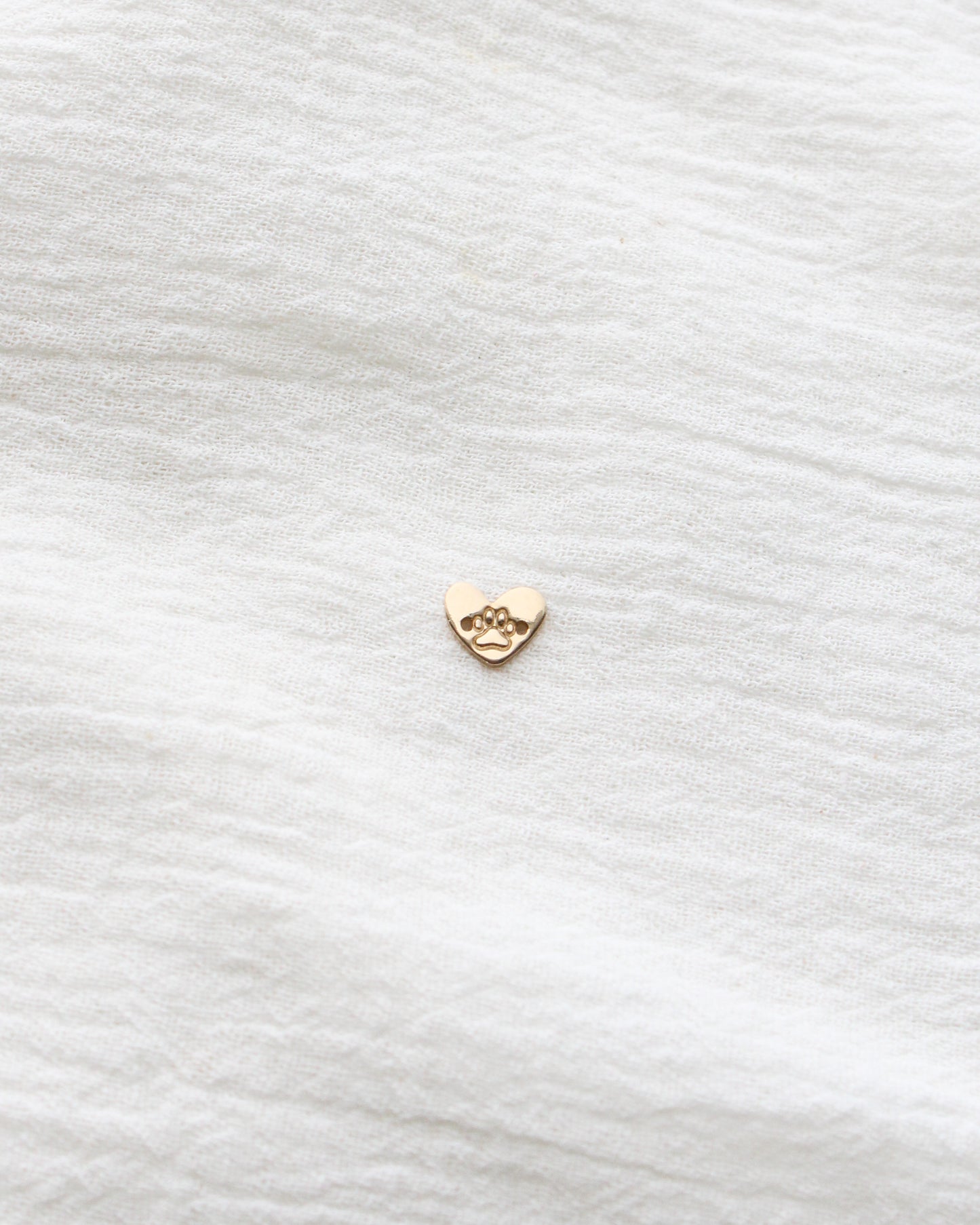 7mm Paw Print Heart Two Middle Holes, CN390
