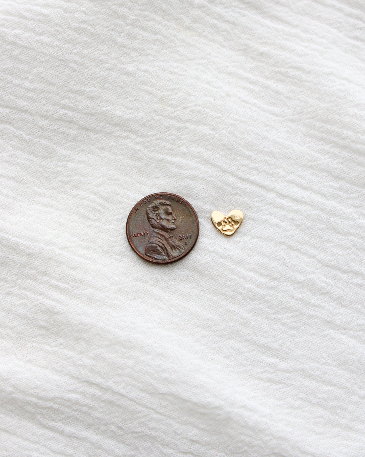 7mm Paw Print Heart Two Middle Holes, CN390