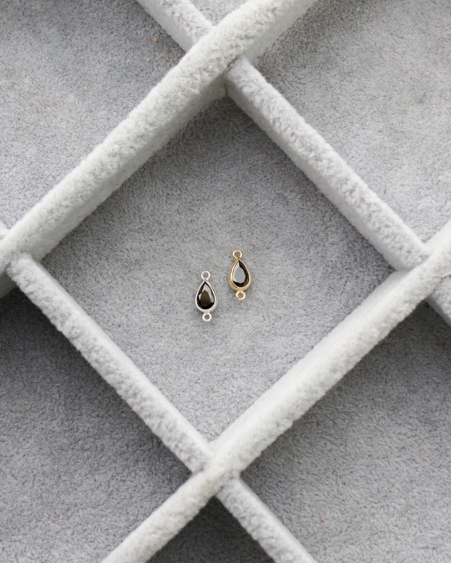 Teardrop Onyx Connector, CN401