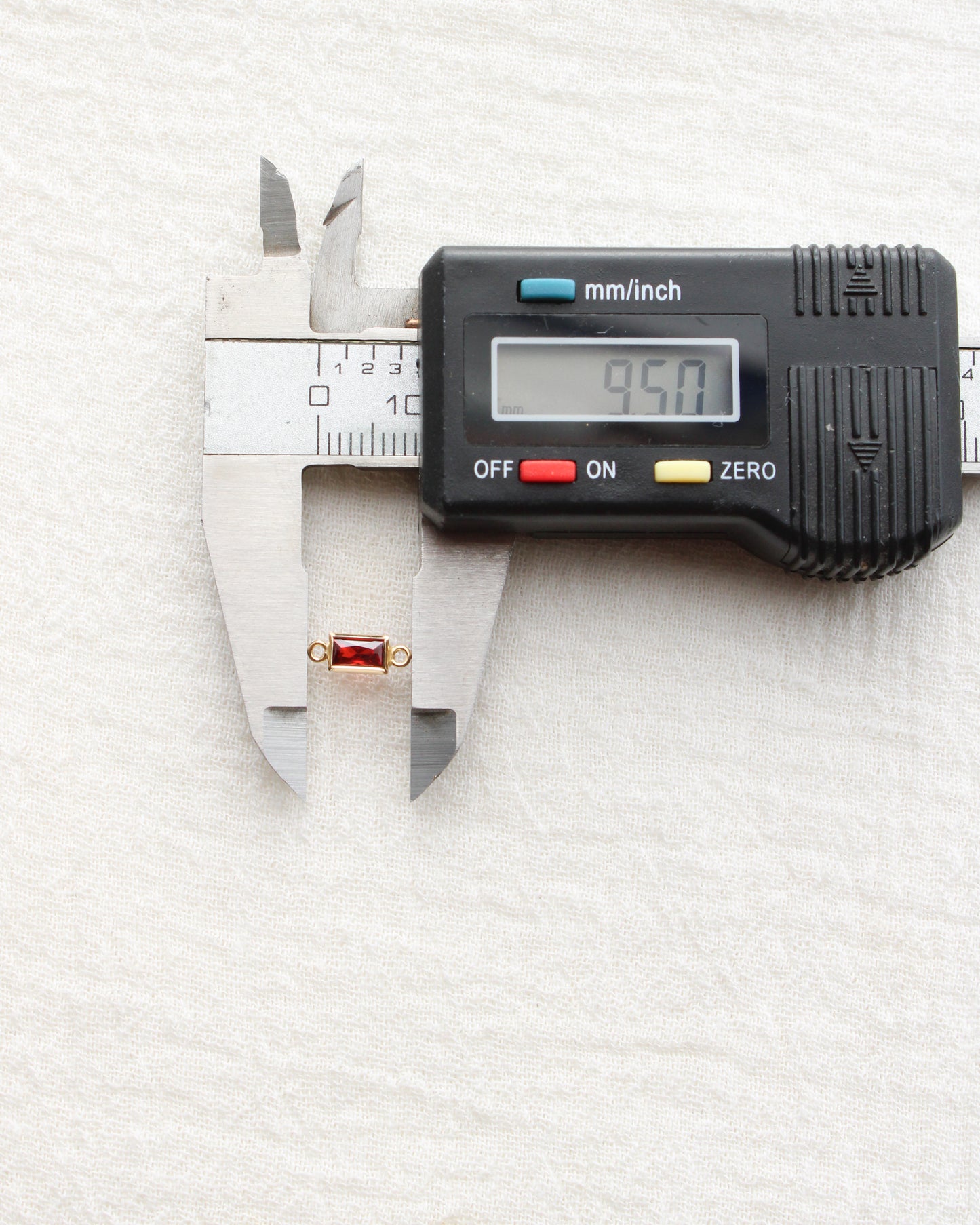 3x5mm White CZ Rectangle Connector, CN388