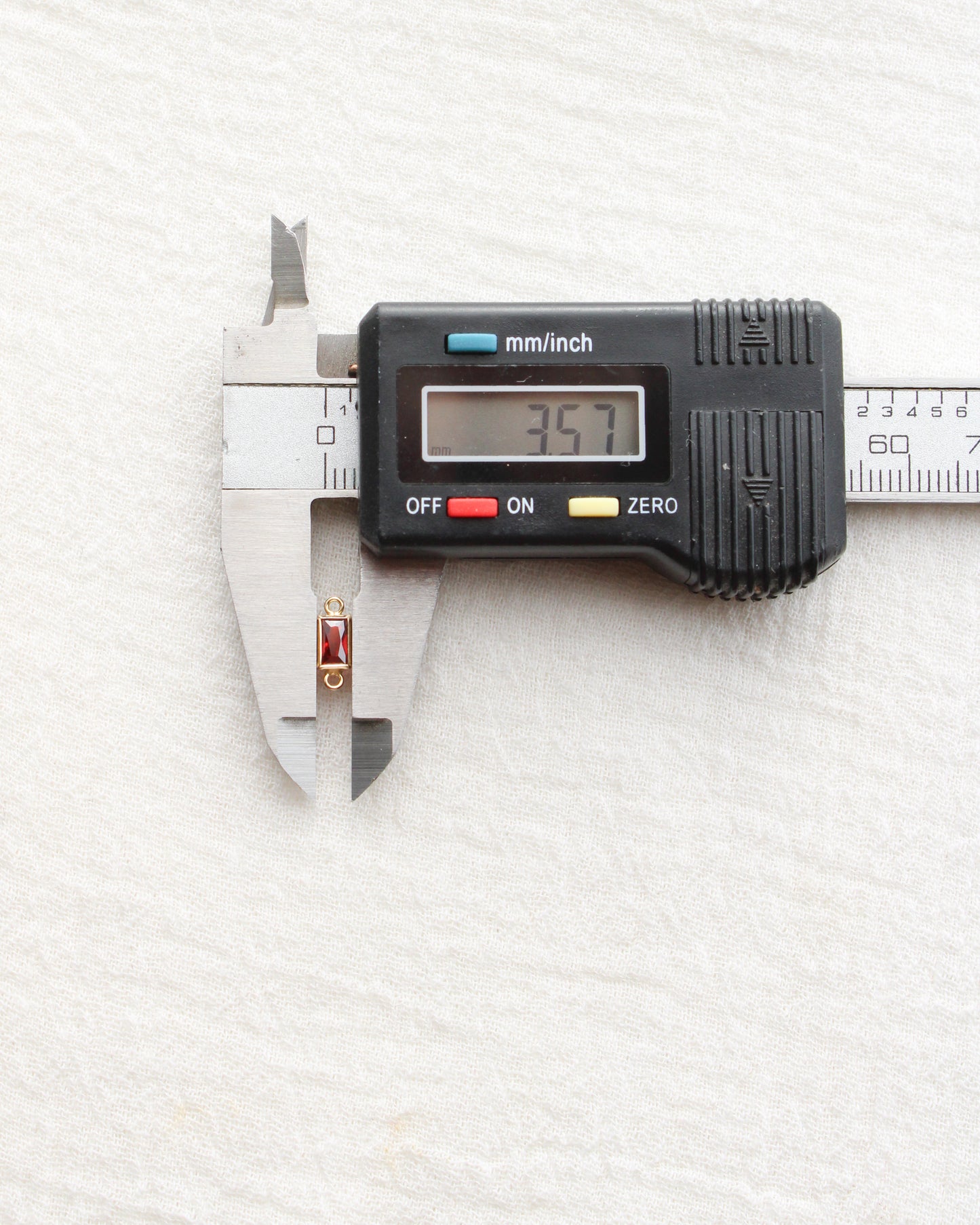 3x5mm White CZ Rectangle Connector, CN388