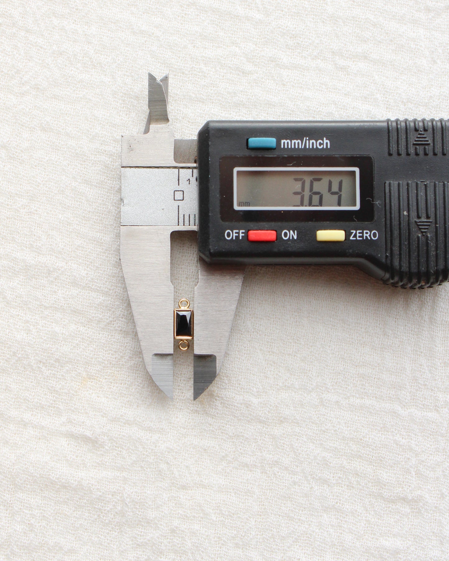 Rectangle Onyx Bezel Connector, CN402