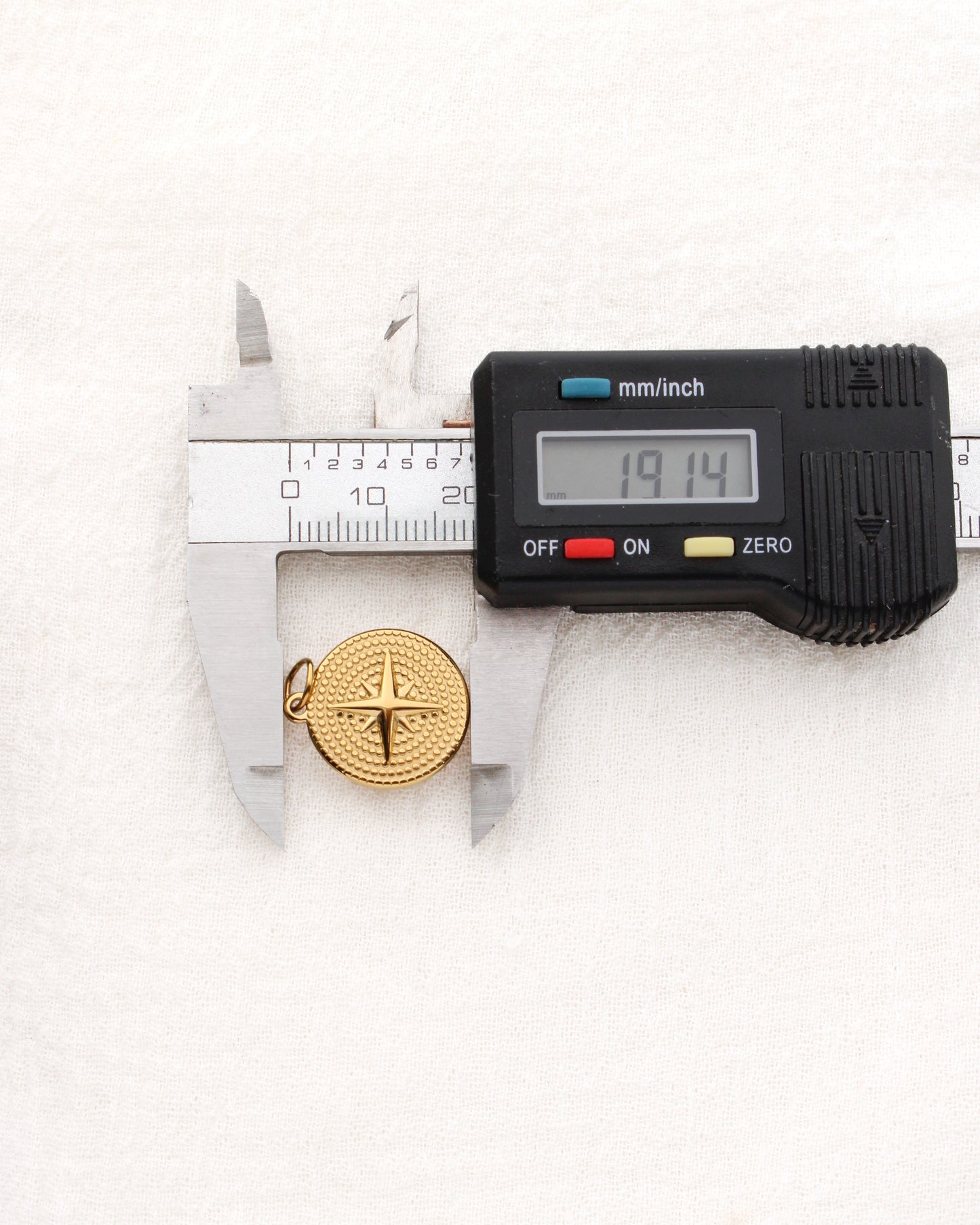 Star Disc PVD Charm, CH346