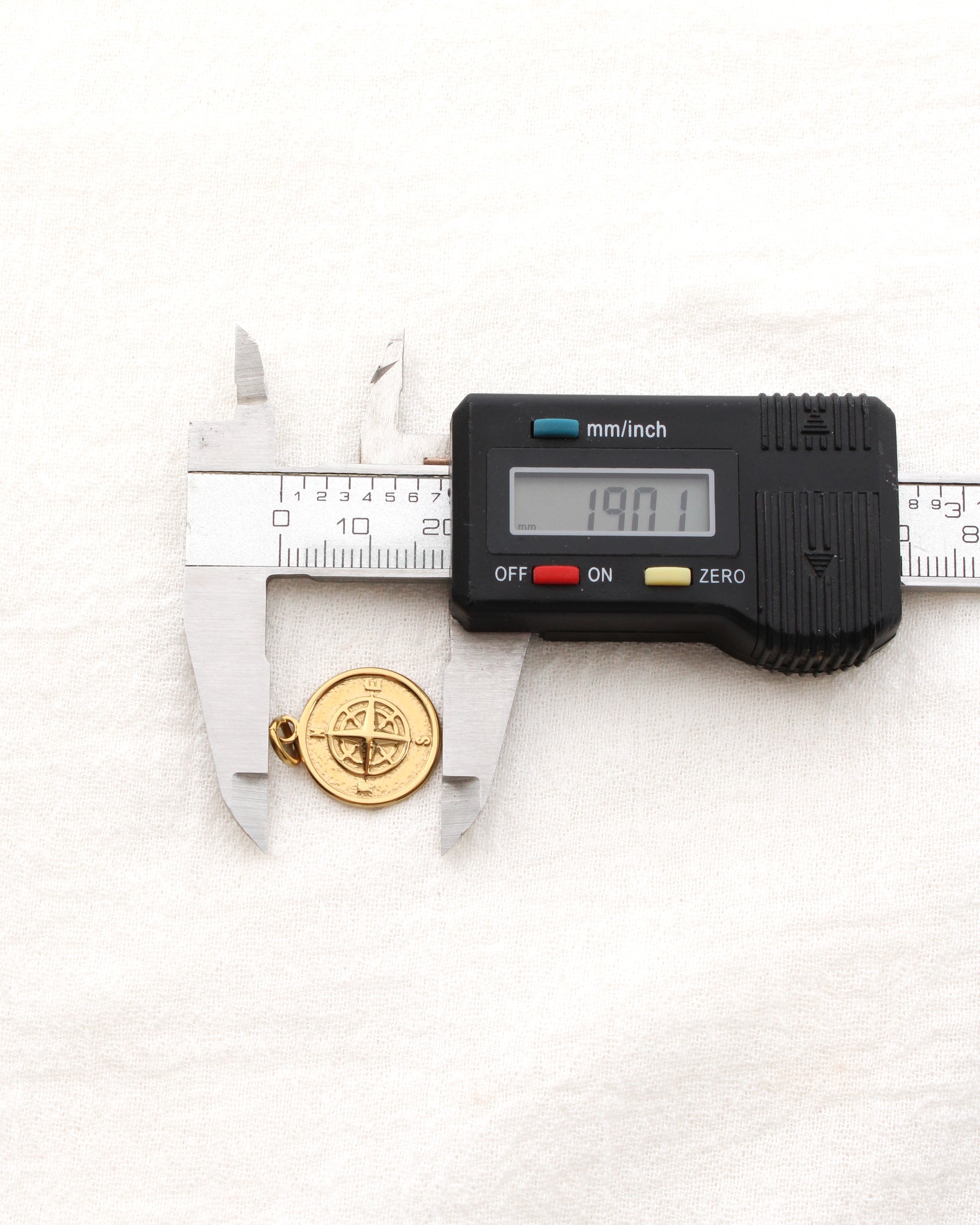Compass PVD Charm, CH345