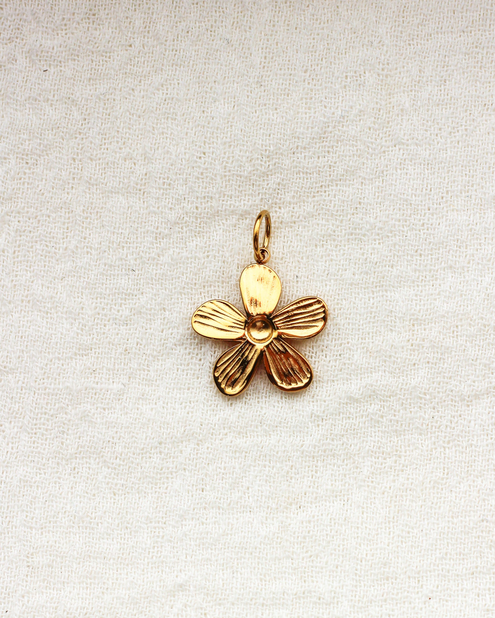 Flower PVD Charm, CH359