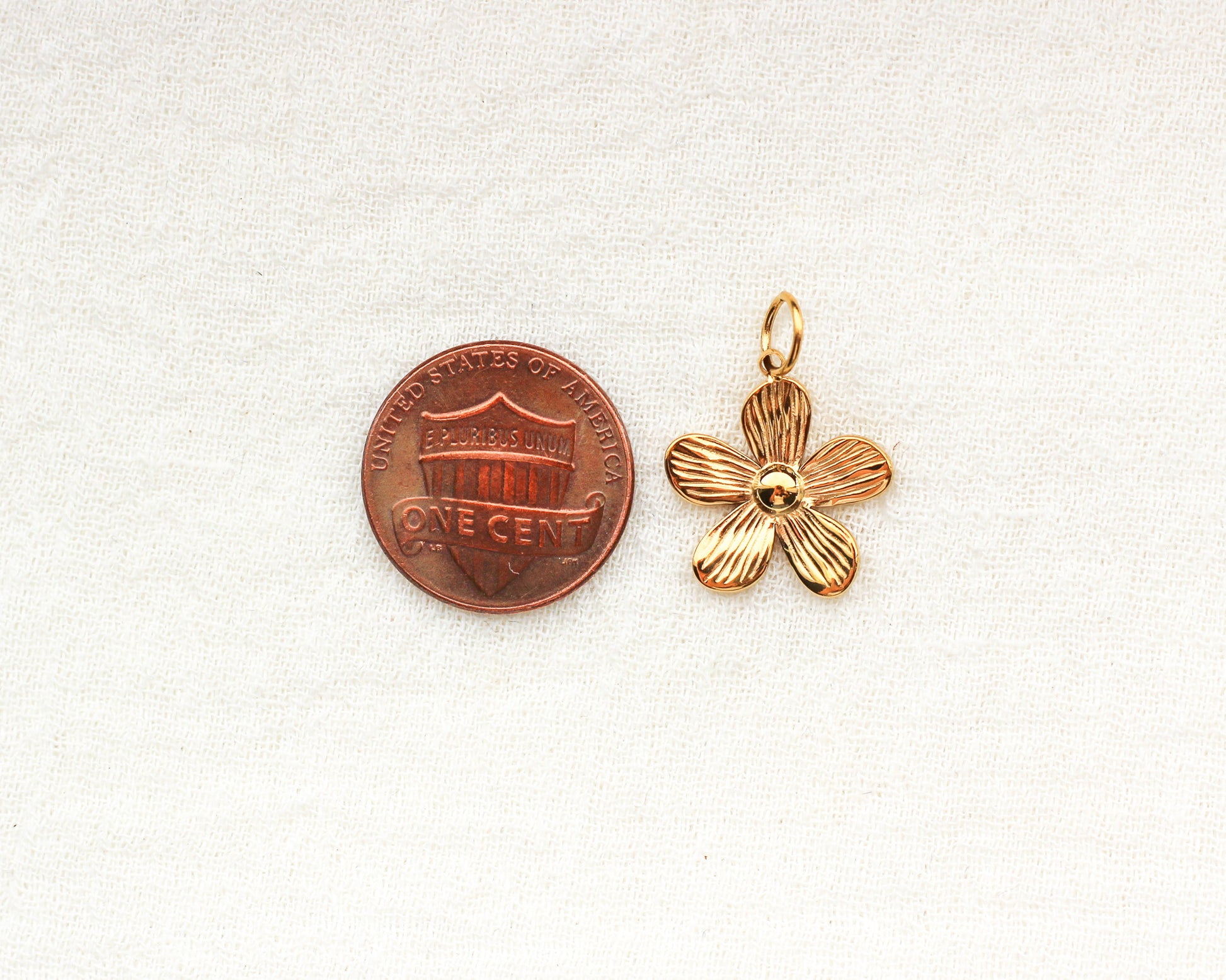 Flower PVD Charm, CH359