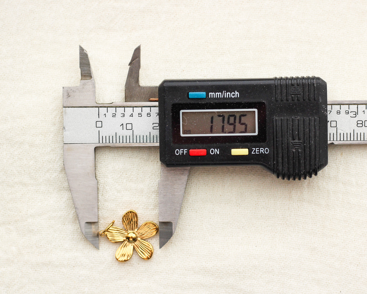 Flower PVD Charm, CH359