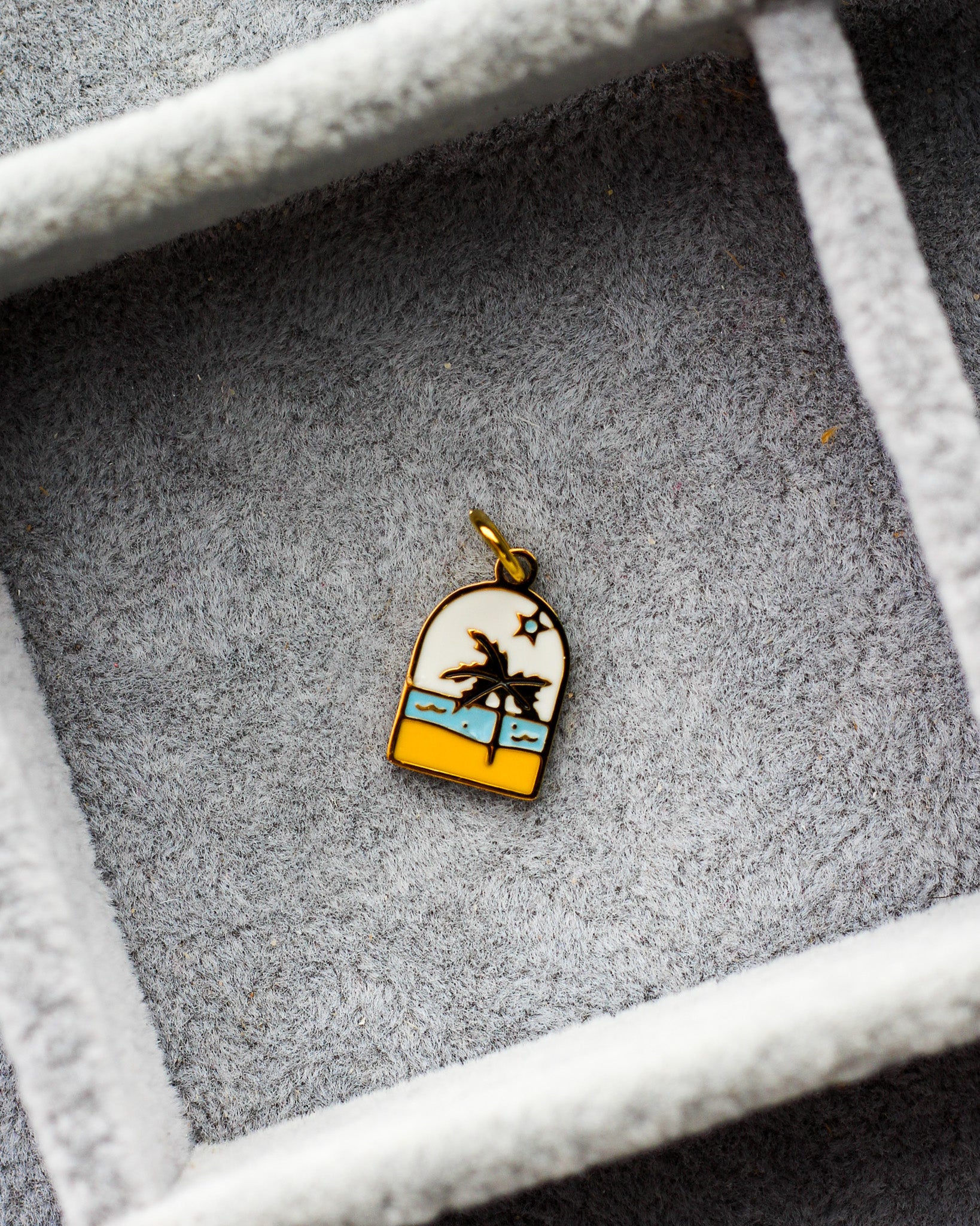 Beach PVD Charm, CH439
