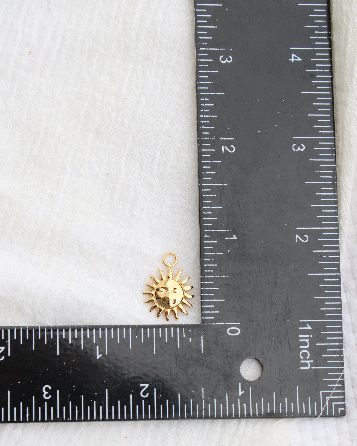 Radiant Sun Charm, CH280