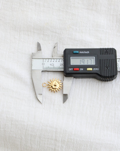 Radiant Sun Charm, CH280