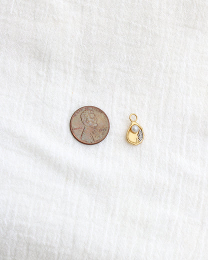 Oyster Pearl Charm, CH284