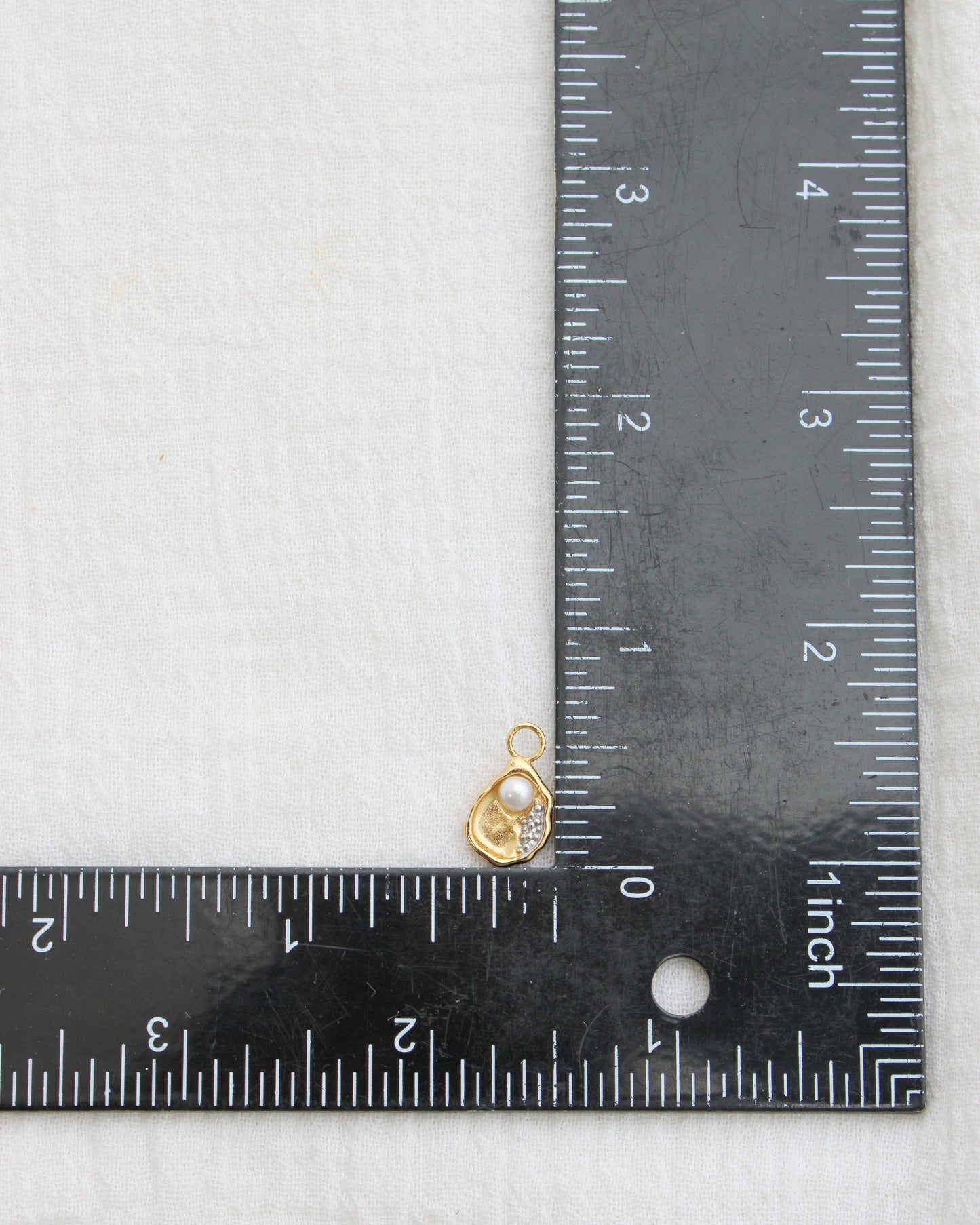 Oyster Pearl Charm, CH284