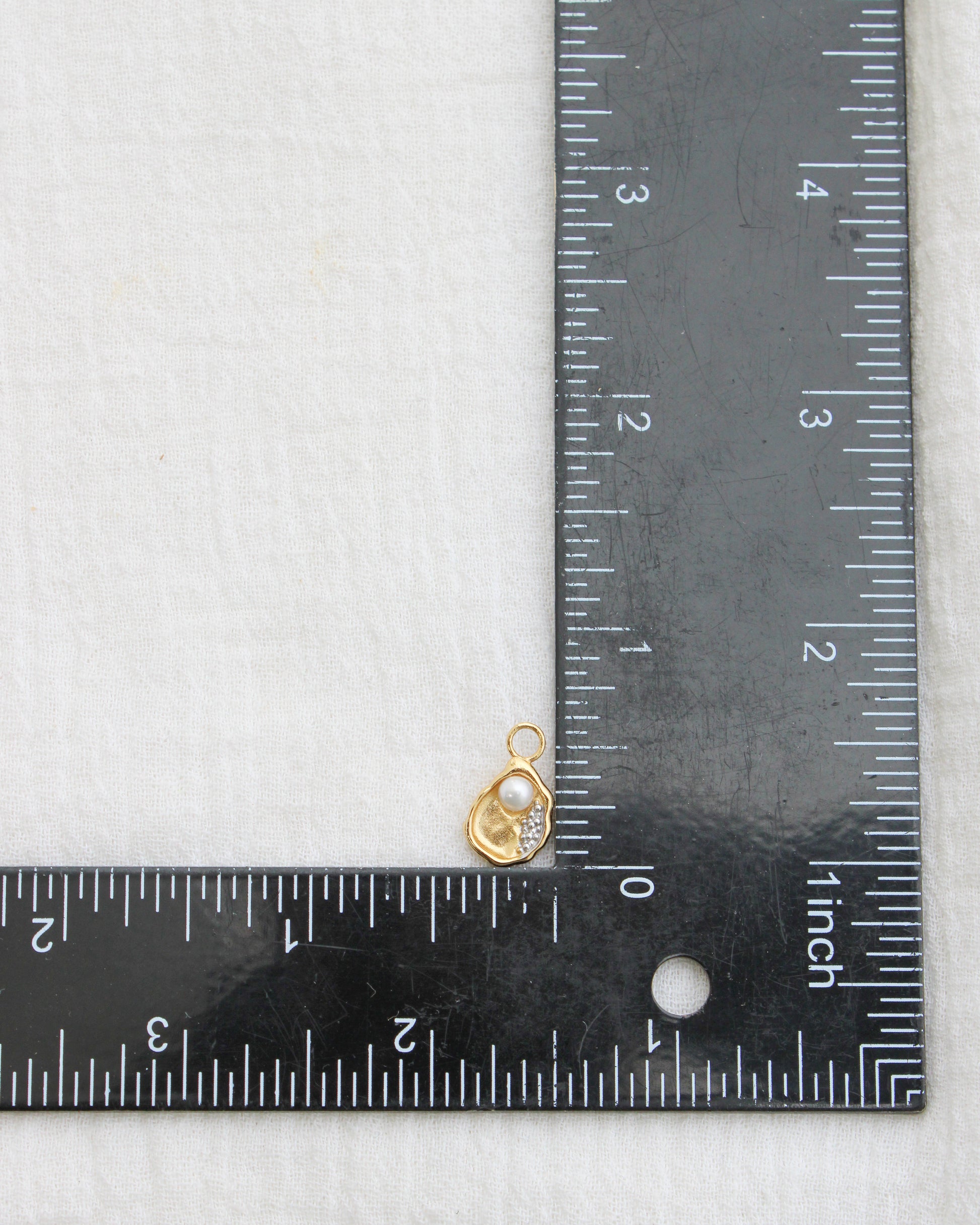 Oyster Pearl Charm, CH284
