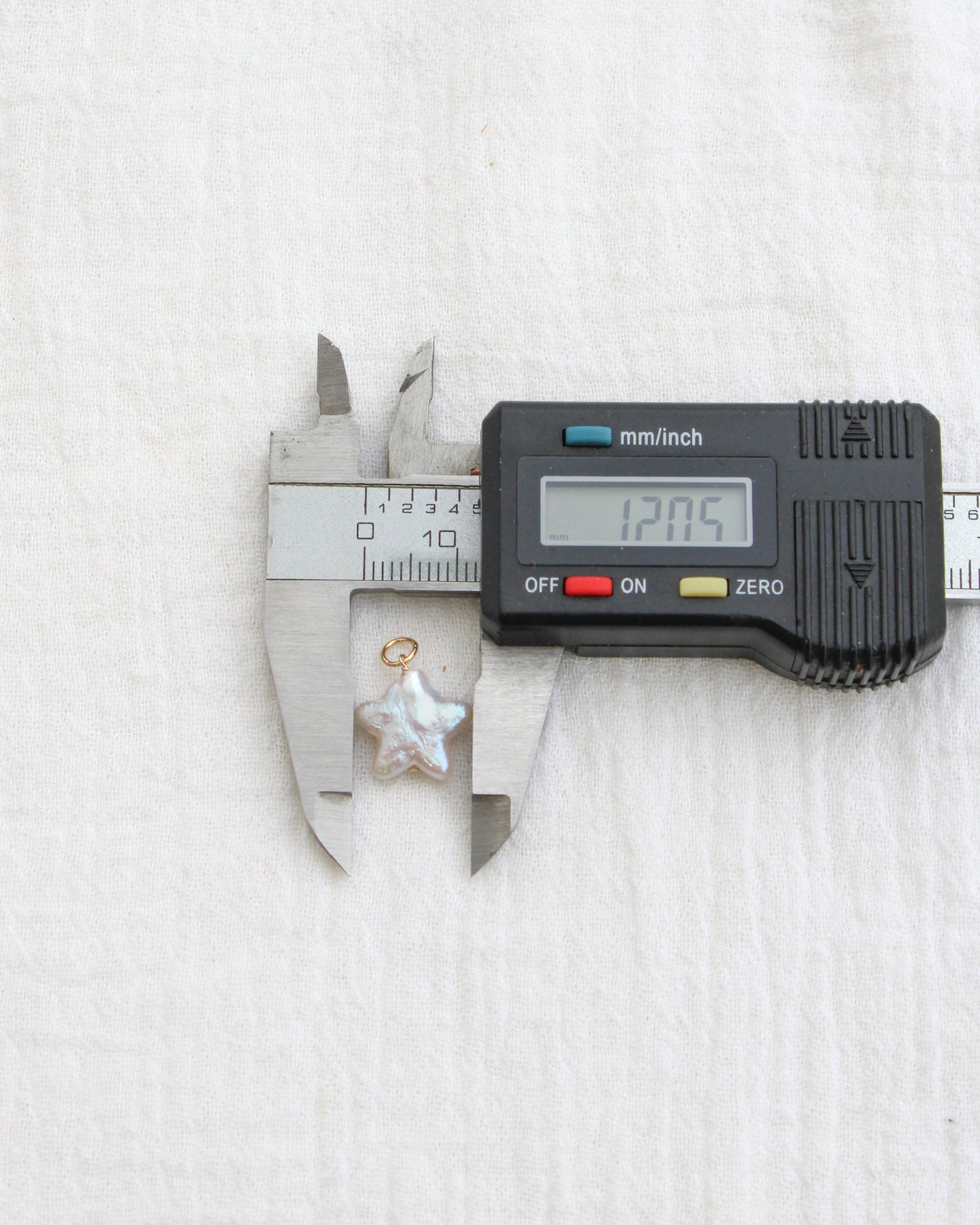 White Pearl Star Charm, CH283