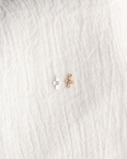 Tiny Cross with CZ, CH362