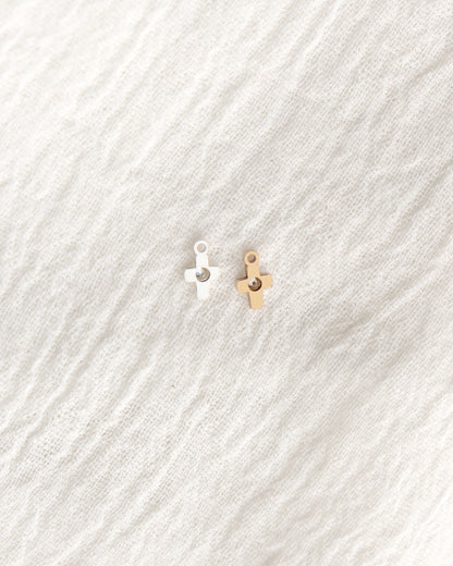 Tiny Cross with CZ, CH362