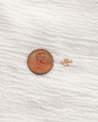 9mm Hibiscus Flower Connector, CN479