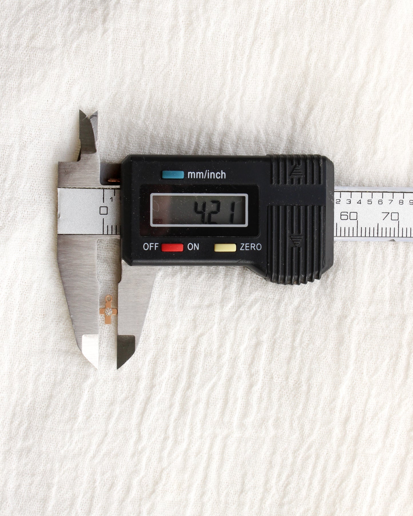 Tiny Cross with CZ, CH362