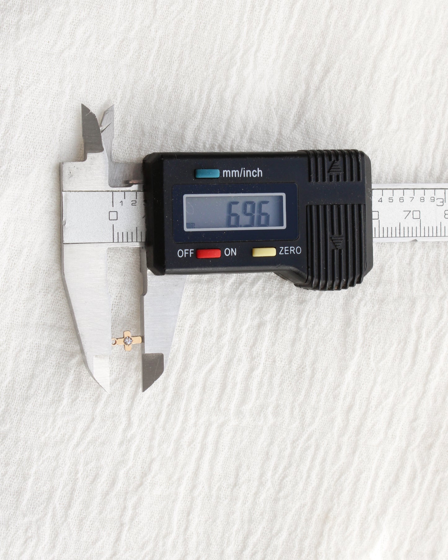 Tiny Cross with CZ, CH362
