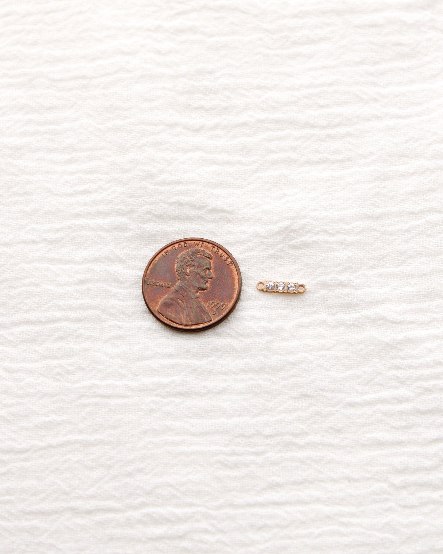 2mm Bar Connector with 3 CZ, CN476