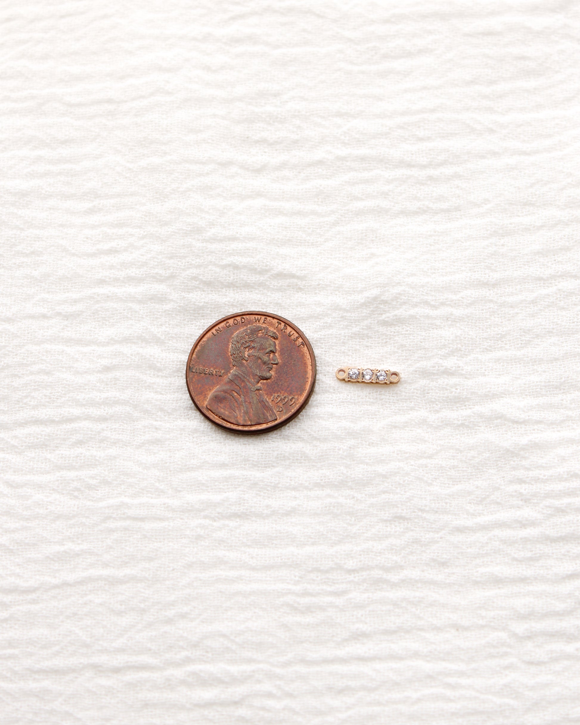 2mm Bar Connector with 3 CZ, CN476
