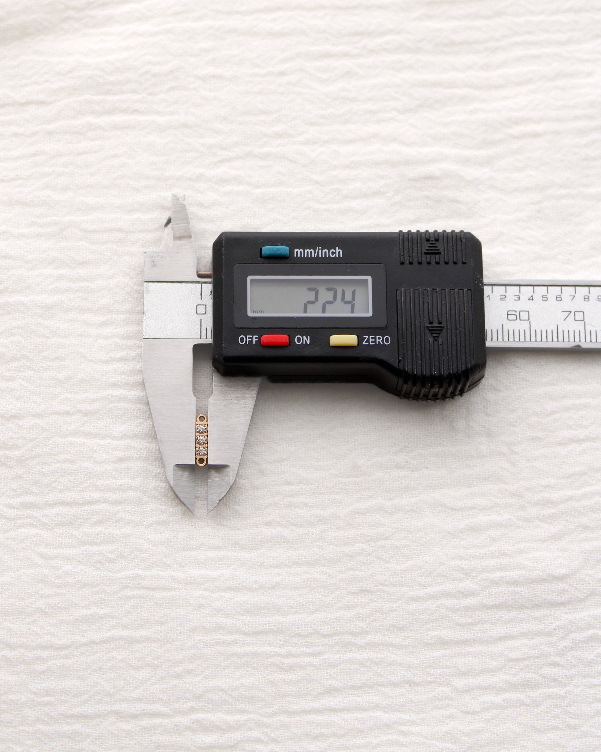 2mm Bar Connector with 3 CZ, CN476