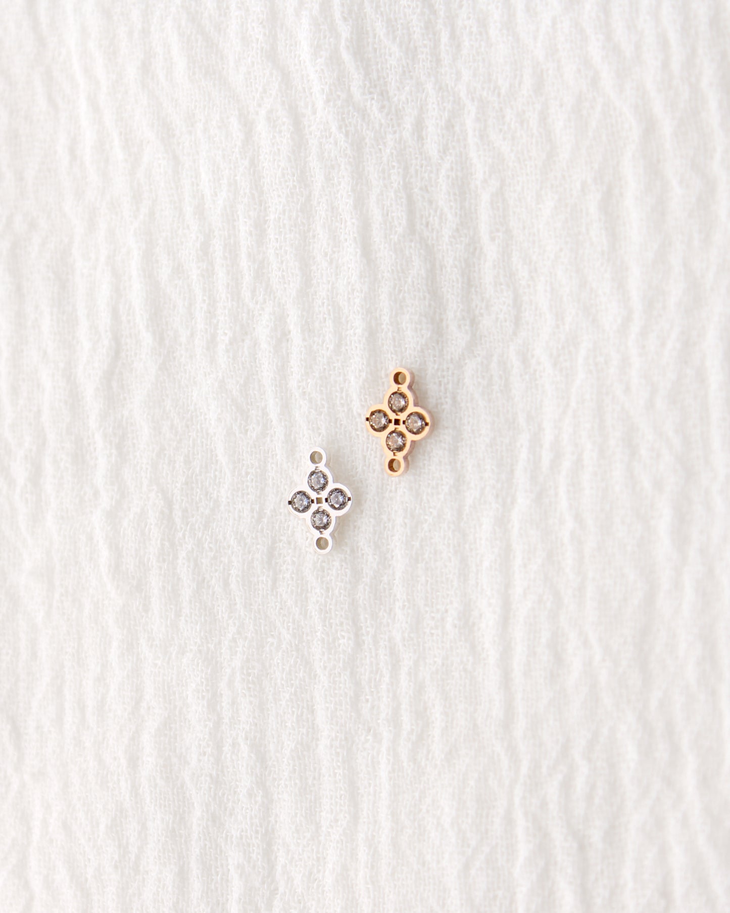 6mm Four Leaf Clover Connector with CZ, CN474