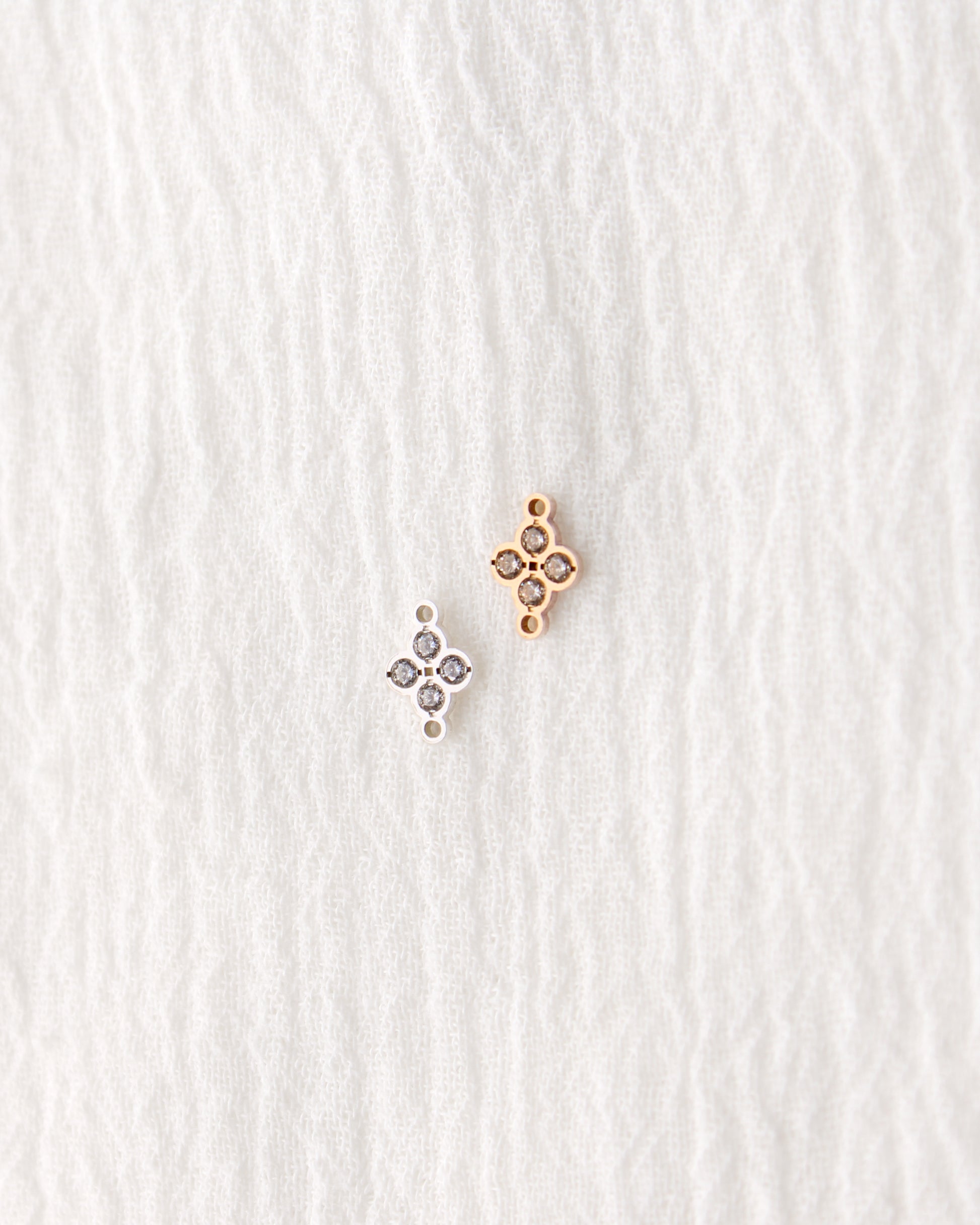 6mm Four Leaf Clover Connector with CZ, CN474