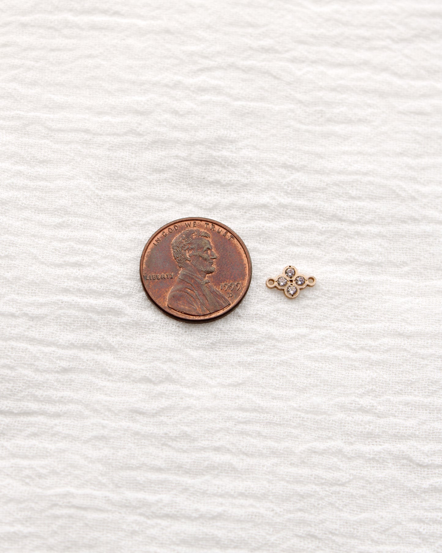 6mm Four Leaf Clover Connector with CZ, CN474